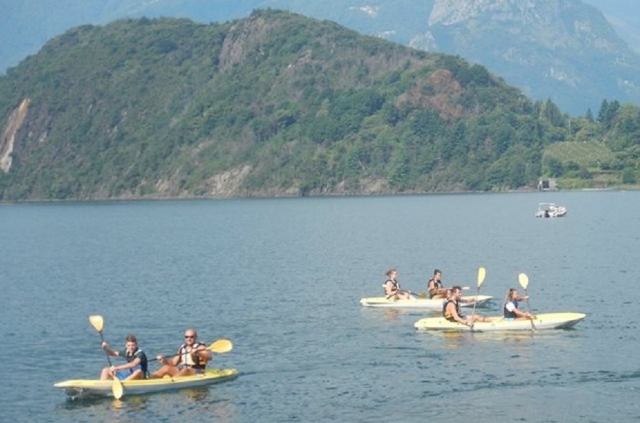  Tudo em canoa